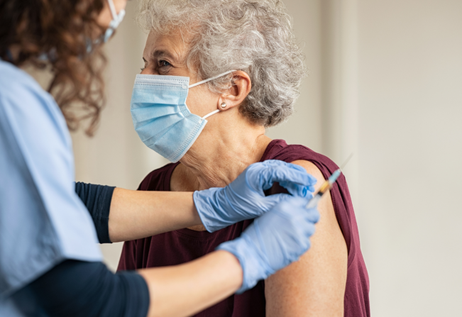 Vacina: Idosos com 80 anos ou mais receberão 1ª dose amanhã