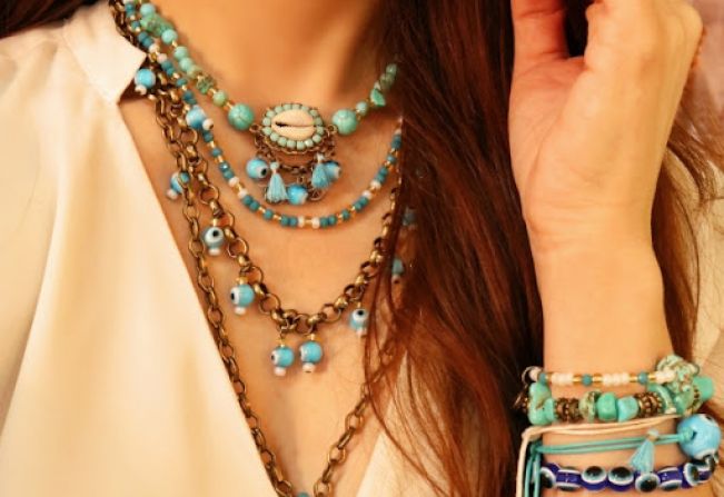 Curso vai ensinar técnica de criar bijuterias com sementes