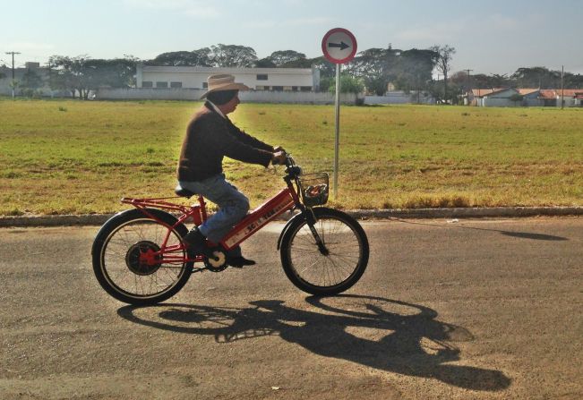 Rua de acesso ao CEM e à Prefeitura de Paraguaçu passa a ser mão única