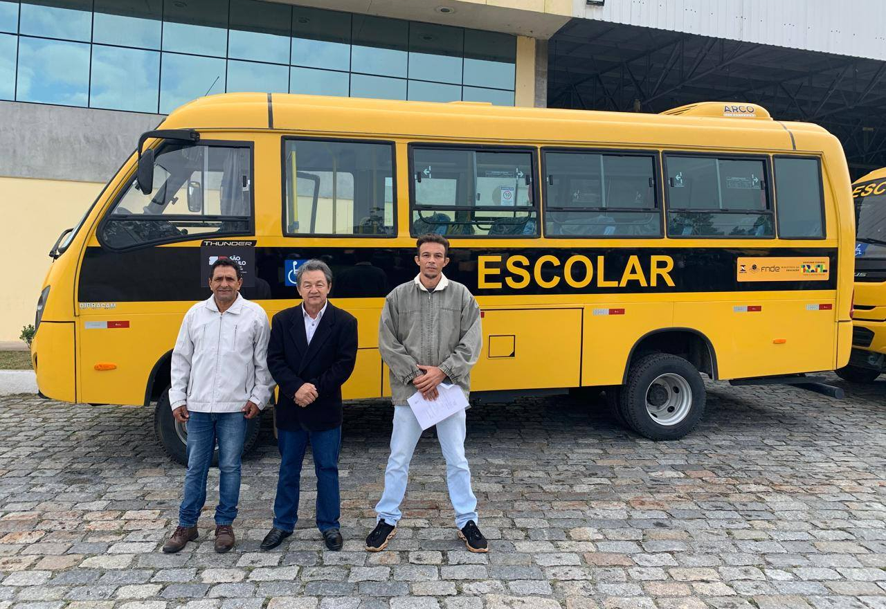 Novo ônibus escolar reforça frota de transporte estudantil em Paraguaçu Paulista