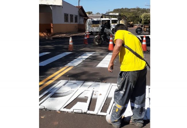 Depois do recape, ruas da Roseta recebem sinalização de trânsito