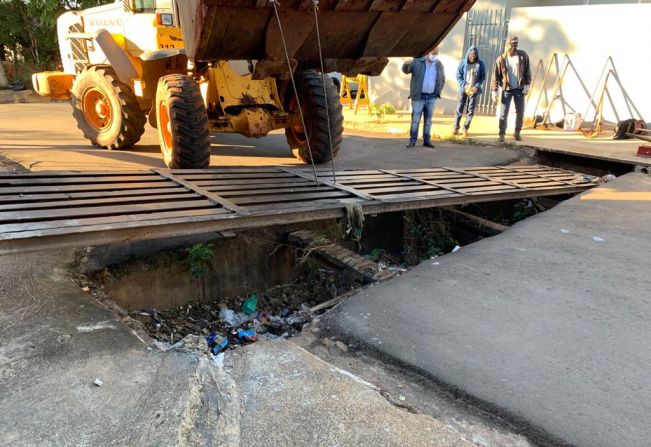 Barra Funda recebe limpeza de bueiros e galerias 