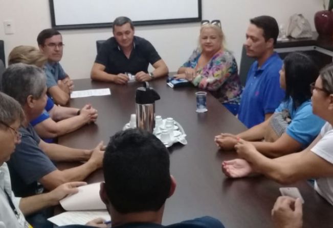 Diretora reúne-se com vereadores para esclarecer mudança de nomenclatura na Educação