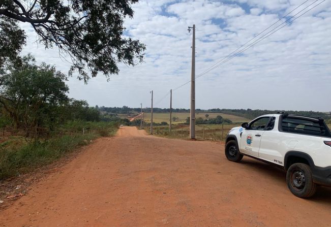 Estrada de acesso aos bairros Rancho Alegre e Rancho Azul recebe iluminação de LED