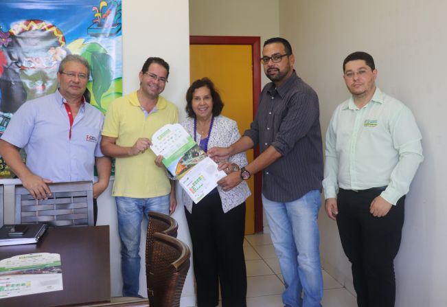 Prefeita recebe diretoria da ACE para atendimento de solicitações