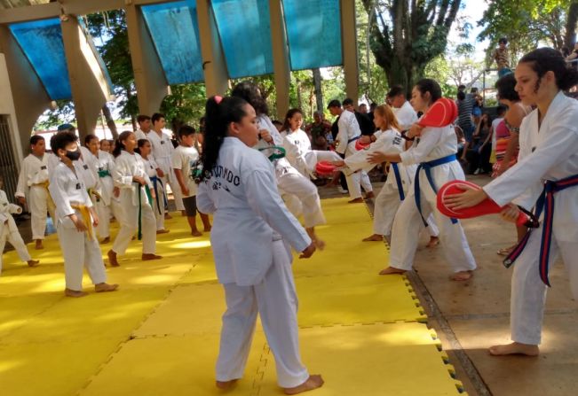 Evento promovido pelo departamento de Esportes em comemoração aos 97 anos de Paraguaçu, atraiu grande público. 