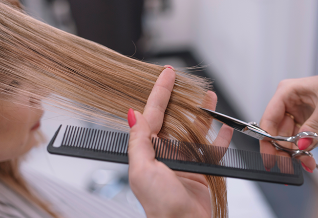 Departamento de Assistência Social abre inscrições para cursos de manicure, cabeleireiro e corte-costura.