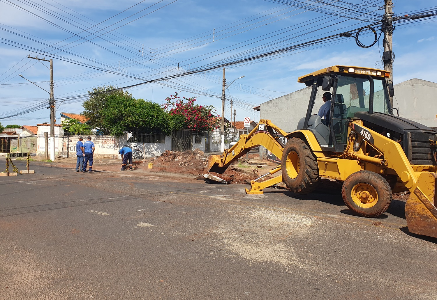 Urbanismo Municipal faz dois novos sarjetões em esquinas da Av. 7 de Setembro