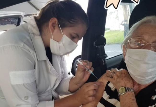 Idosos de 75 e 76 anos tomam 2ª dose na próxima segunda-feira 