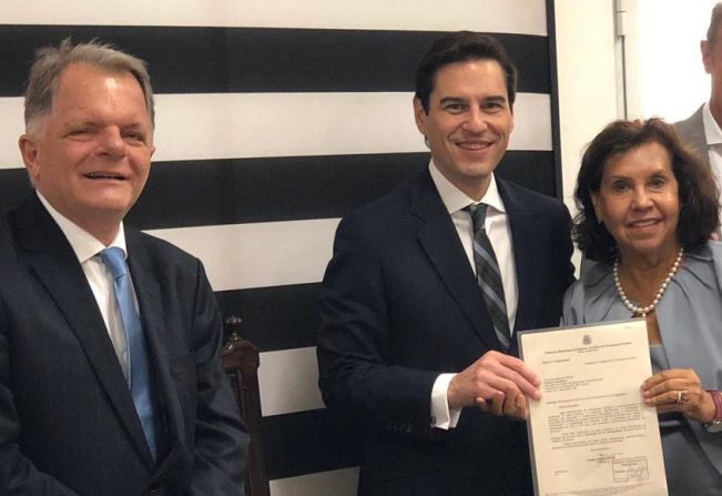 Prefeita Almira pede Programa Melhor Caminho ao secretário da Agricultura