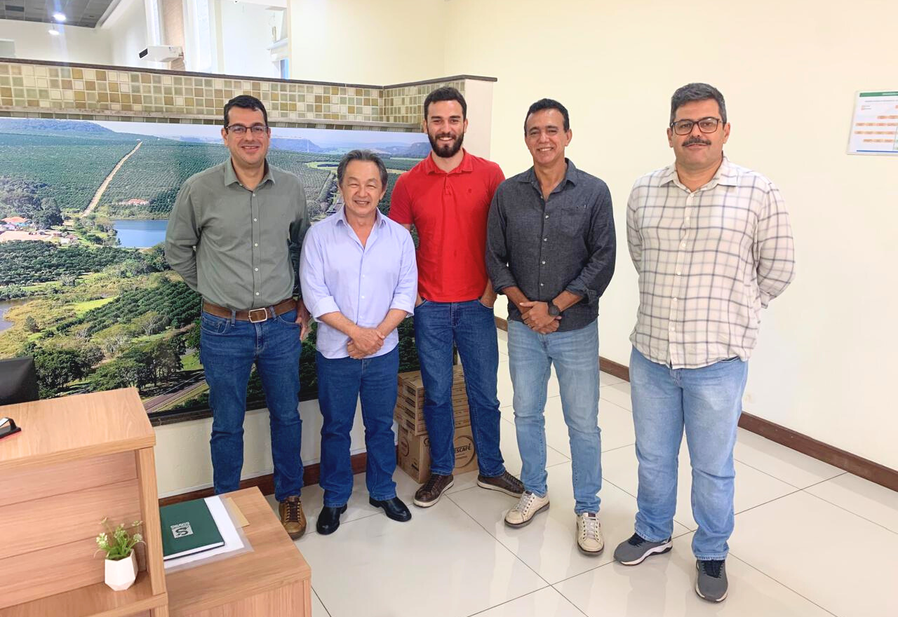 Prefeito, diretor de Urbanismo e engenheiros da Eixo SP se reúnem para tratar detalhes da duplicação da SP 284