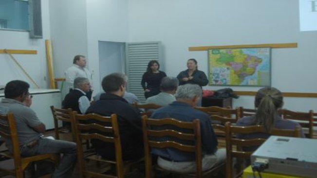 Sebrae e Prefeitura reúnem produtores participantes do projeto Lucra Leite para orientar sobre aumento da produtividade