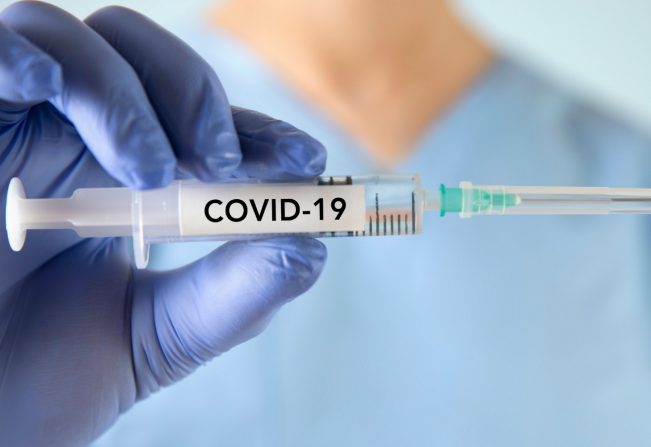 CEM e Popular abrem no sábado para vacinar 50 a 59 anos