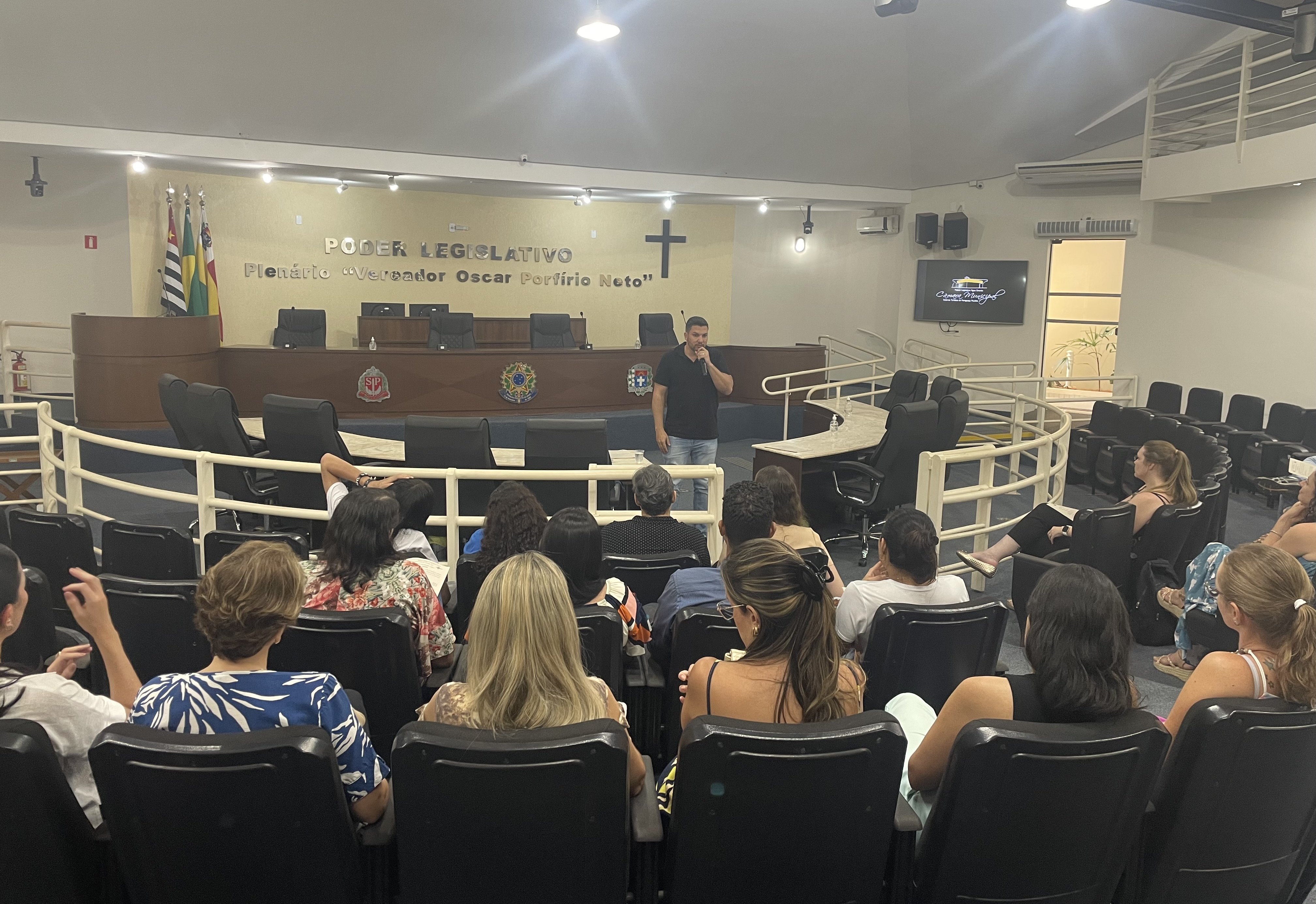 Palestra na Câmara Municipal de Paraguaçu Paulista Aborda Matriciamento na Saúde Mental