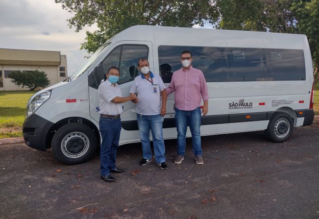 Prefeitura entrega Van 0KM pra Saúde