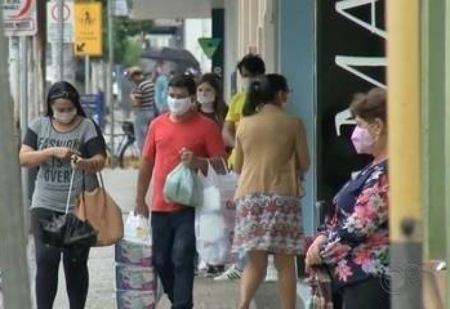 Comércio e Serviços poderão reabrir em horário reduzido a partir desta terça-feira