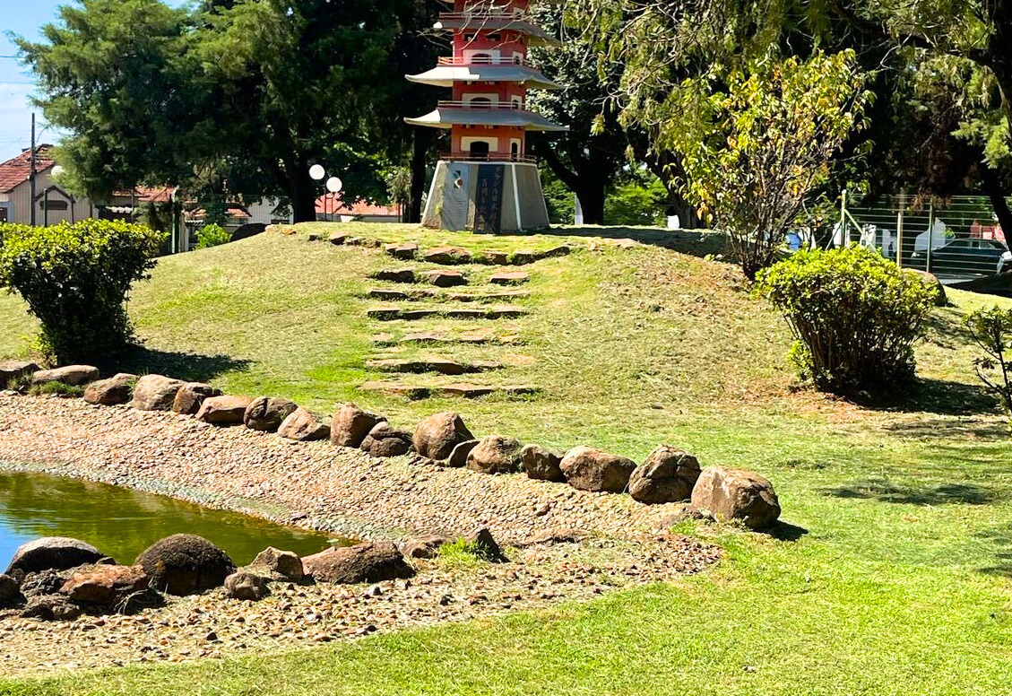 Jardim das Cerejeiras e Fonte Luminosa recebem manutenção e limpeza
