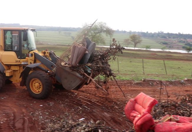 Prefeitura recolhe entulhos de descarte irregular