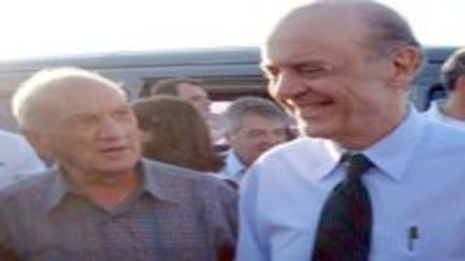 Programa do Governador Serra avisa onde trabalhador encontra emprego via celular. Existem vagas em Paraguaçu