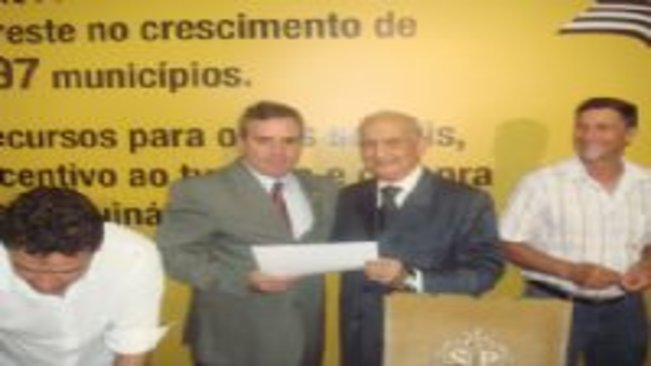 Prefeito Arruda Garms assina importantes convênios com o Governo de SP