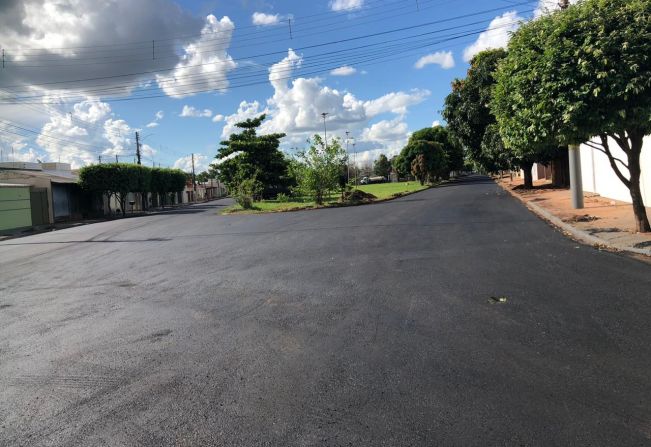 As ruas que ficaram para trás serão recapeadas, garante prefeita Almira