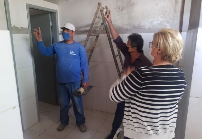 Prefeito visita escolas em reformas