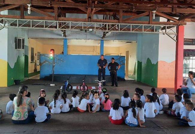 Projeto Guardiões do Trânsito da Guarda Municipal leva orientações para estudantes da EMEI Maria Antônia