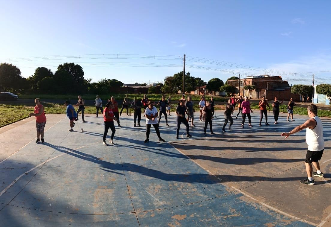 ESF Vila Nova 3 peomoveu homenagem às mães com café da manhã, aula de zumba e confraternização