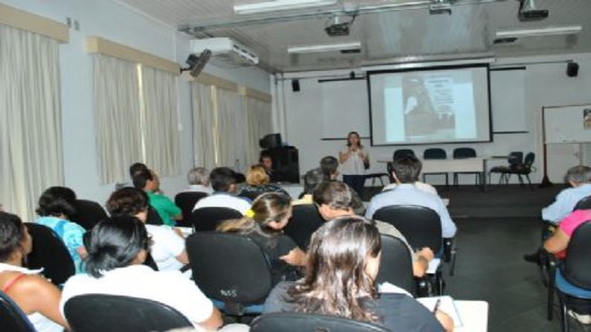Primeira Dama e Prefeito visitam equipe da Campanha do Agasalho para agradecer o empenho