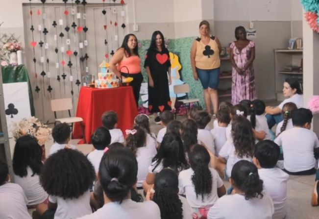 Contação de Histórias atrai estudantes para a Biblioteca Municipal