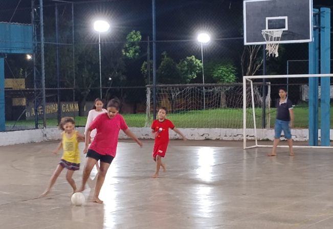 Prefeitura Municipal substitui refletores na Quadra de Esportes da Vila Gammon