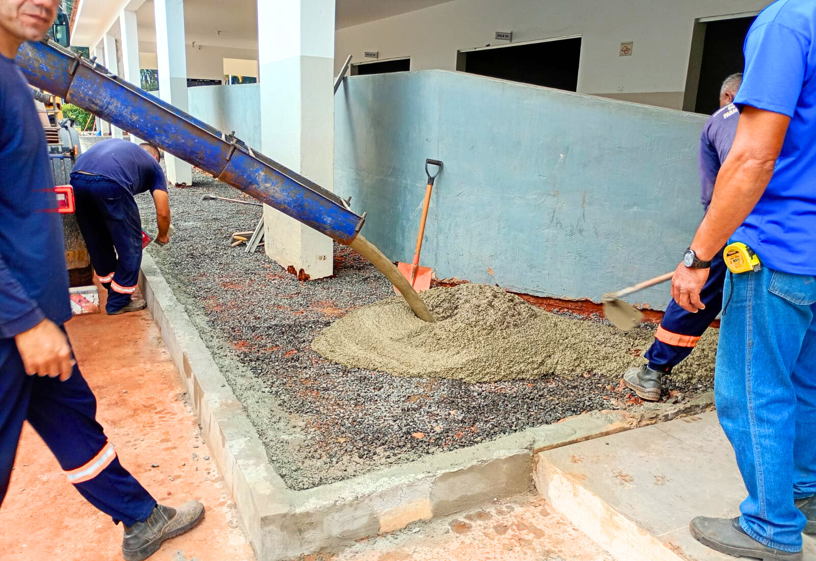 Reta final: Velório Municipal recebe nova calçada no entorno do prédio