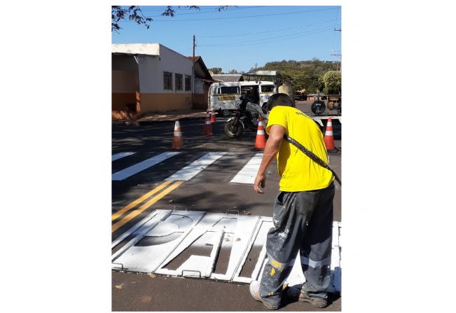 Depois do recape, ruas da Roseta recebem sinalização de trânsito