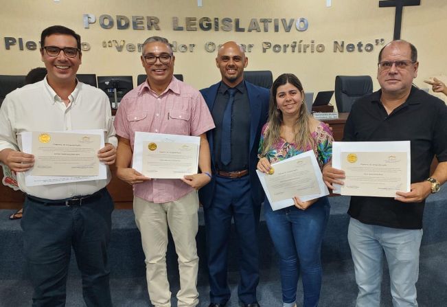 Vereadores entregam moção a Departamentos de Saúde e Esporte por destaque em projeto com idosos