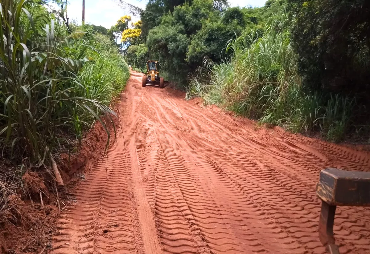 Prefeitura intensifica manutenção das estradas rurais em Paraguaçu Paulista