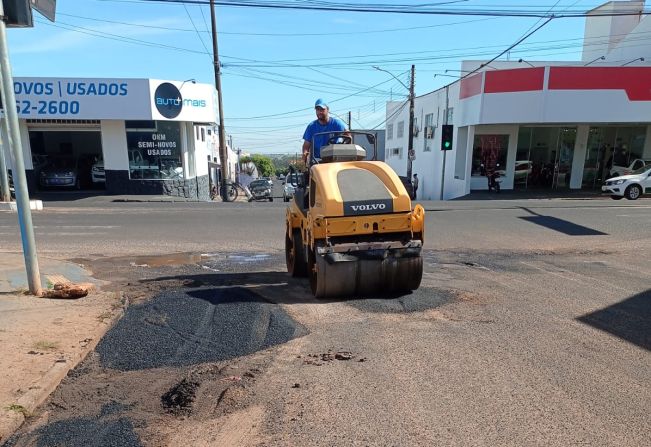 Operação Tapa Buracos segue em diversos bairros de Paraguaçu Paulista