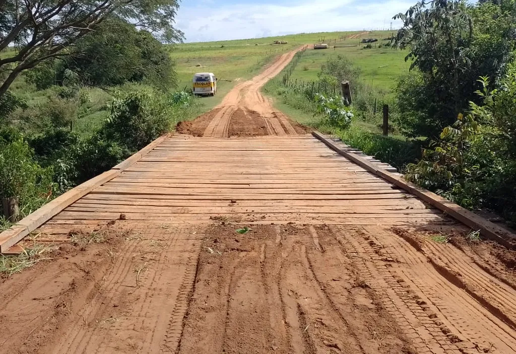 Prefeitura realiza manutenção na ponte da Água das Antas e reforça melhorias na zona rural