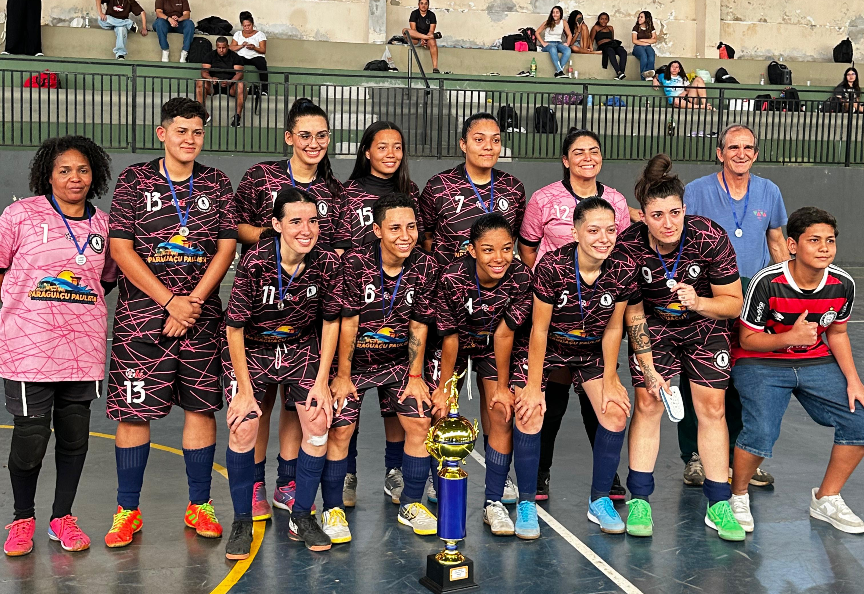 Futsal feminino de Paraguaçu brilha em Pompéia e sobe ao pódio no torneio regional