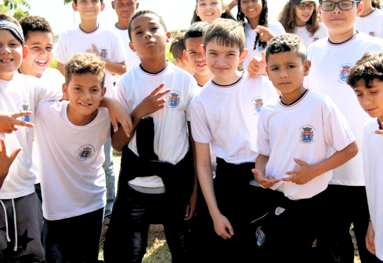 Departamento de Educação inicia entrega de uniformes nesta quarta!