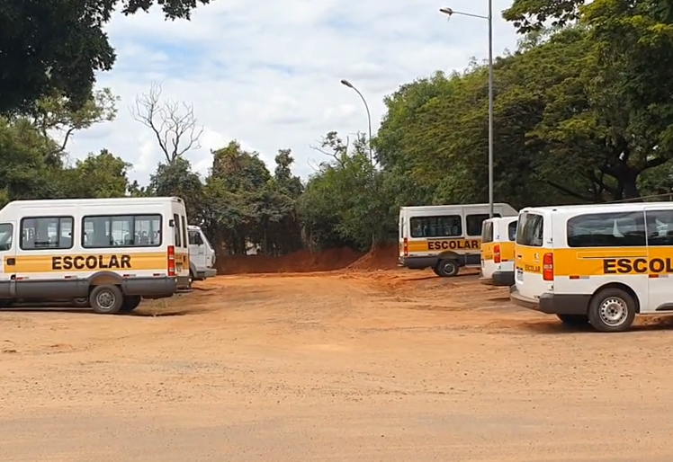 Em ação preventiva, Obras faz mutirão de limpeza em todo o espaço do departamento municipal