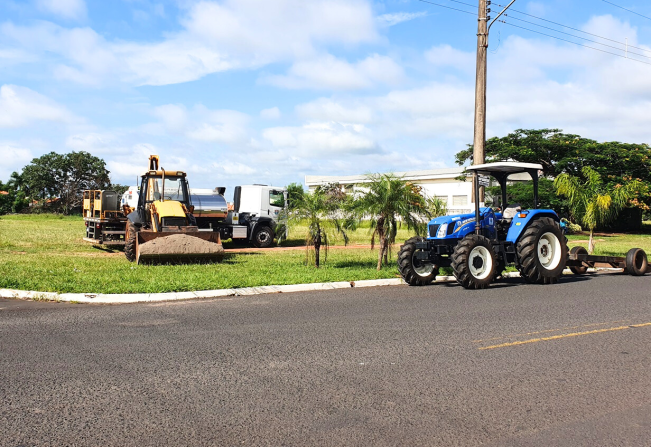 Prefeitura inicia operação tapa-buracos na Av. Hissagy Marubayashi, no Jardim Alvorada