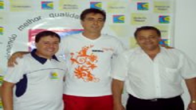 Guerrinha é recebido pelo prefeito Ediney e Fabinho, trazendo a Caravana Esportiva do Sesc Verão à Paraguaçu