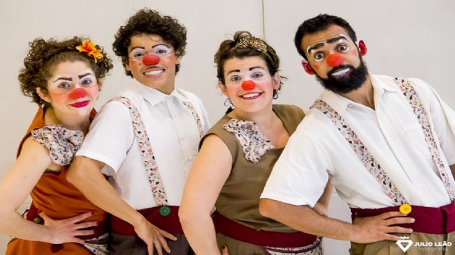 Neste domingo tem teatro na praça