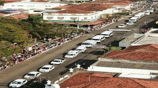 Cinco mil pessoas participam de Desfile Cívico em Paraguaçu