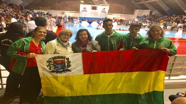 Prefeita de Paraguaçu participa da abertura dos jogos regionais de Osvaldo Cruz