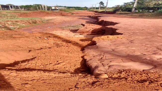 Prefeitura recupera rua destruída por chuva no Rancho Alegre