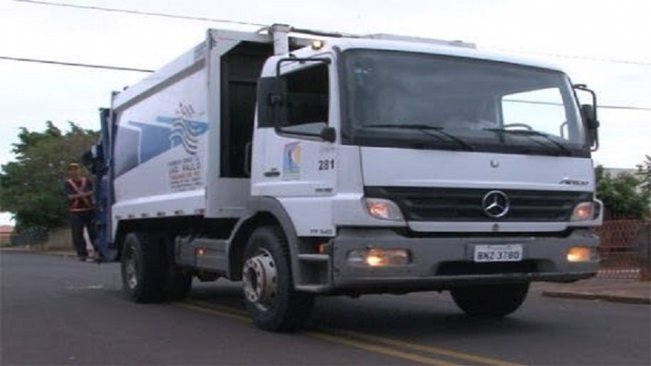 Departamento de Obras de Paraguaçu orienta população sobre como melhorar coleta do lixo na cidade