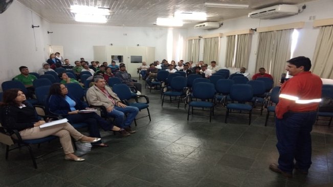 Educação de Paraguaçu realiza capacitação de AVEs e motoristas