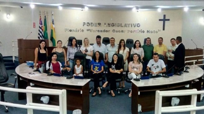 Projeto de lei de autoria da prefeita que proíbe o uso e a soltura de fogos de artifícios ruidosos é discutido na Câmara