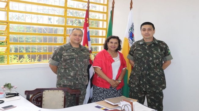 Prefeita recebe visita do novo comandante do TG